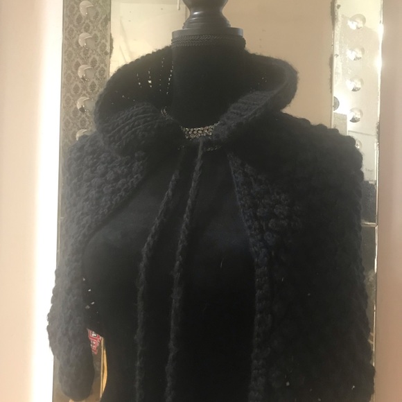 H&M Cape - Picture 3 of 5